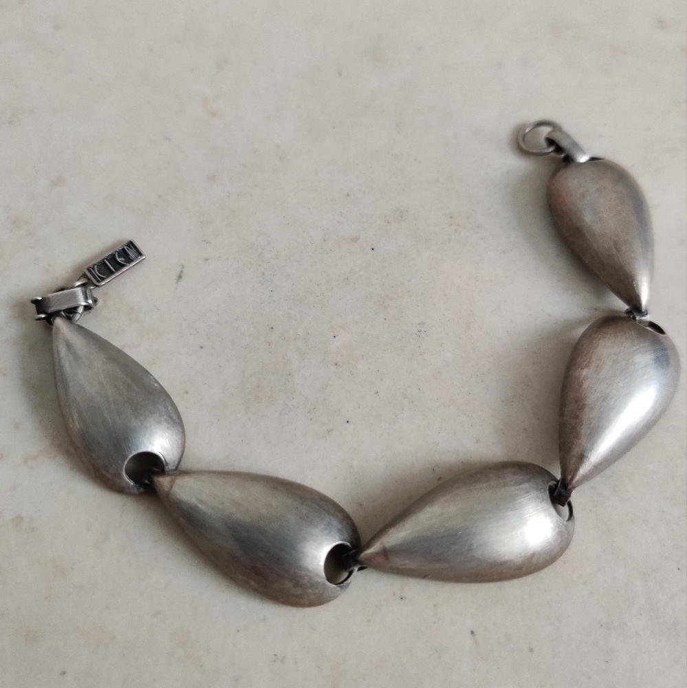 Elegant Modernist Teardrop Links Pewter Bracelet